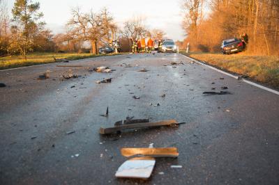 Berglen-Stoeckenhof: Loest Ueberholvorgang schweren Unfall aus